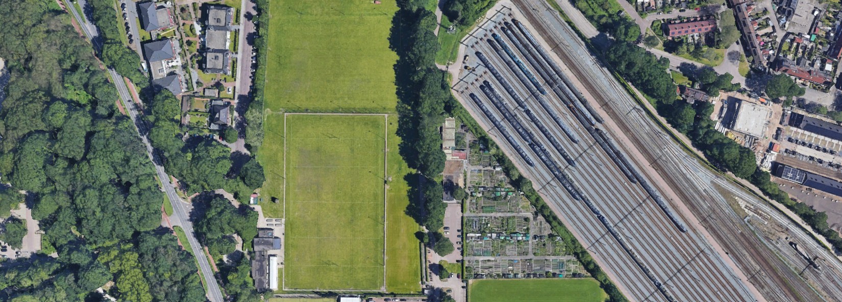 Satellietbeeld van de omgeving van het clubgebouw